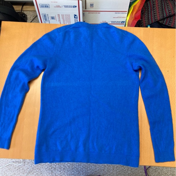 LL Bean Women’s Classic Cashmere Crewneck Sweater, Sz. L regular, Blue - Picture 6 of 6